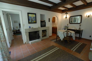 Großes Wohnzimmer mit schönem Kamin  Portugal Urlaub Quinta